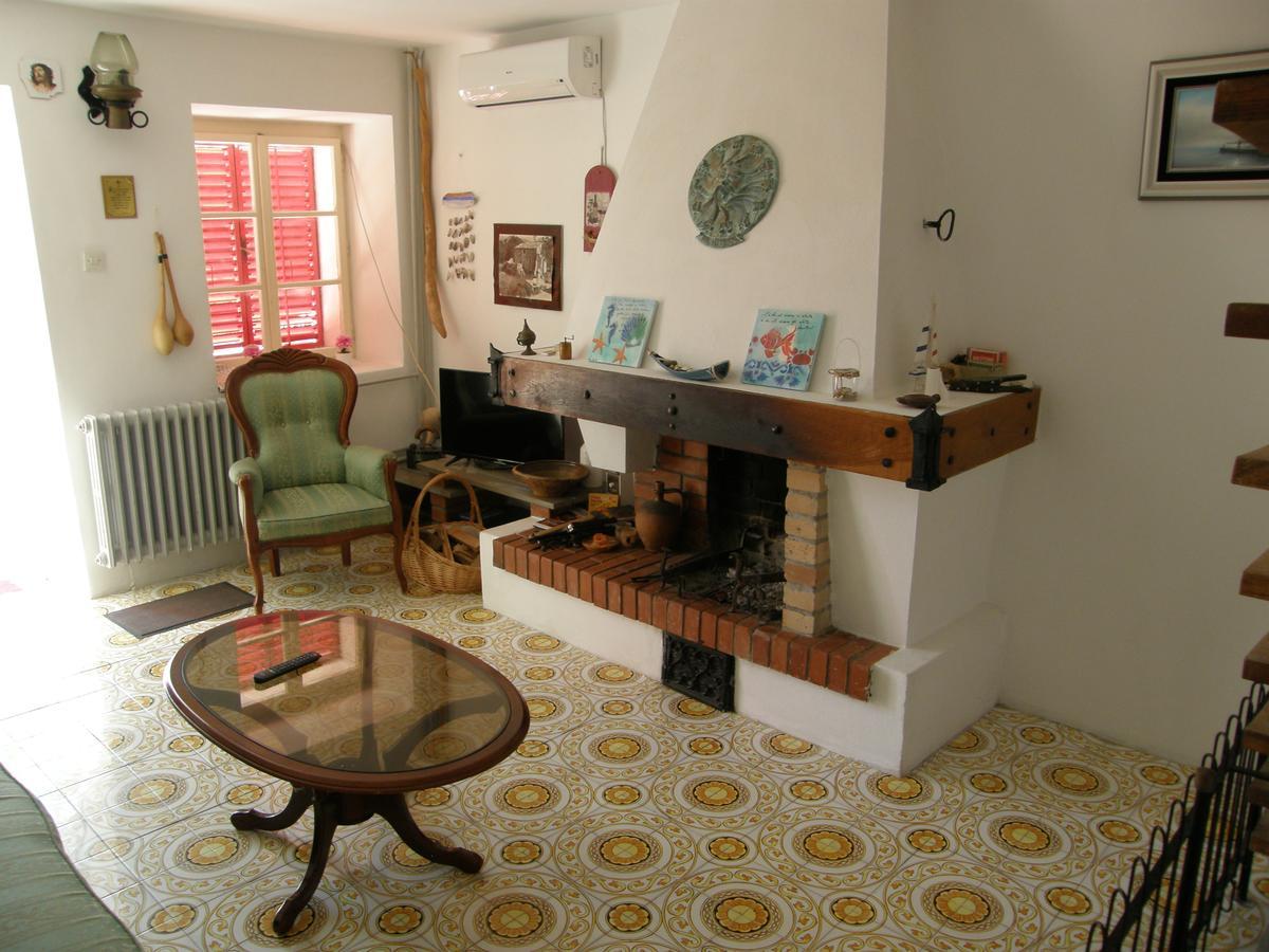 Stone House In Buljarica Villa Petrovac Eksteriør billede